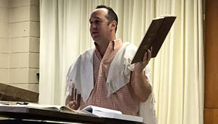 Rabbi Alan Litwak with a Tikkun