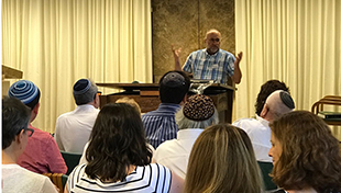 Tefillah During the Alumni Shabbat Experience